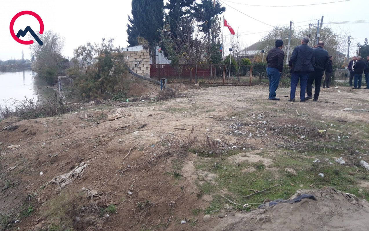 Biləsuvarda “Lexus” kanala aşdı -  5 nəfər öldü