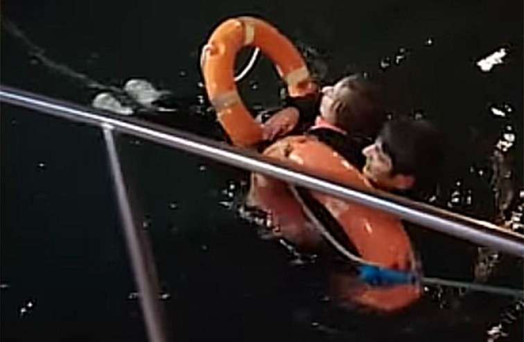 Ağ Şəhər Bulvarında dənizə düşən qız xilas edildi –  VİDEO