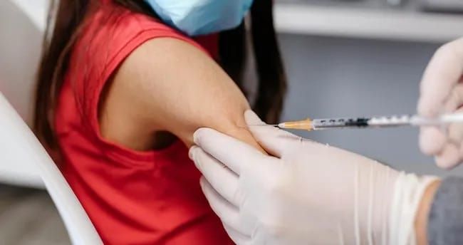 COVID-19 peyvəndi öldürür? -  ABŞ araşdırmaya başladı