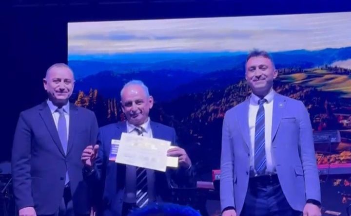 Azərbaycanlı onkoloqlarının elmi işi birinci yeri qazandı  – Mükafat xəstə uşaqlara bağışlandı – FOTO