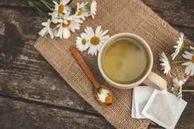 Qanda şəkəri salan  – 1 manatlıq çay