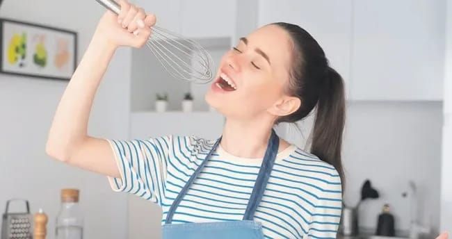 Eyni nəqarəti zümzümə etmək  zərərlidir