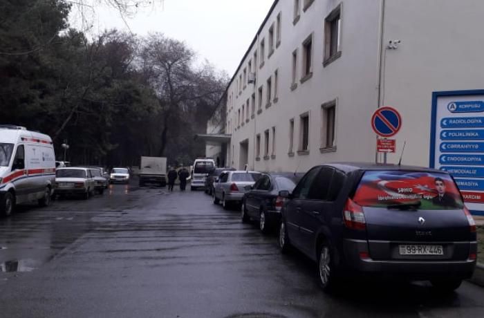 Müayinə üçün gələn xəstə dəhlizdə öldü 