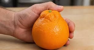 Mərcə gəlib, mandarini bütöv uddu   –  Boğuldu