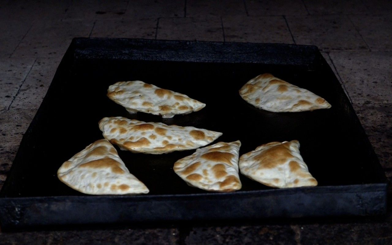 Dənizkənarı obyektlərdə “dəvə qutabı” verilir?  -  VİDEO