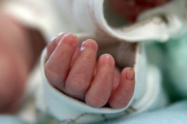 Xırdalanda 1 yaşlı körpə öldü 