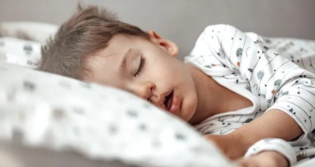 Uşağınız daim ağzı açıq nəfəs alır ? -  Səbəb bu ola bilər! 