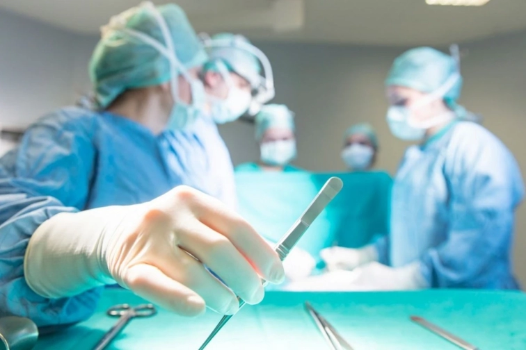 Plastik cərrah əməliyyatdan sonra qadını şikəst etdi -  "Ağzım əyilir” 