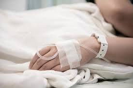 Bakıda 25 yaşlı qız xəstəxanaya aparılarkən öldü 