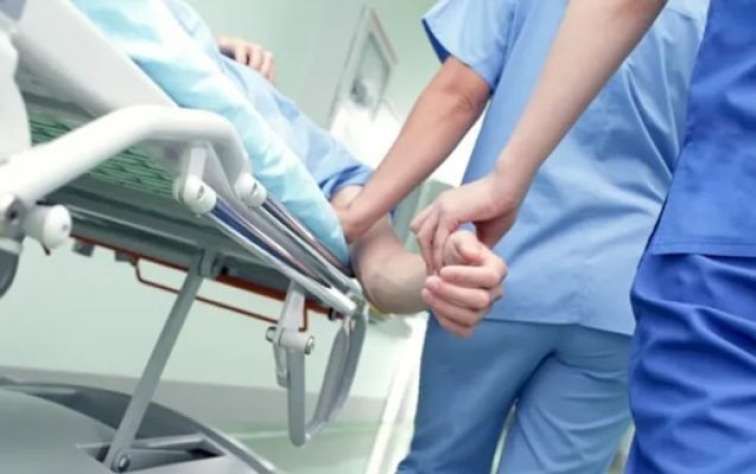 2 nəfər pilləkəndən yıxılaraq öldü 