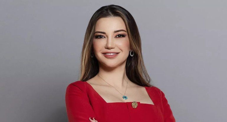 Özünü klinik psixoloq kimi təqdim etdiyi   üçün həbs olundu