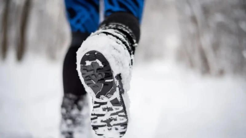 Qar və buzda təhlükəsiz gəzinti:  Ayaqqabının altına bir damcı çəkin