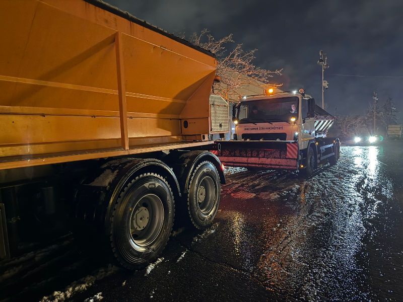 Yollar qardan təmizlənir -  FOTO