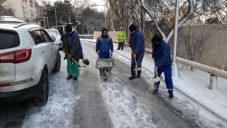 Yollar qardan təmizlənir -  FOTO