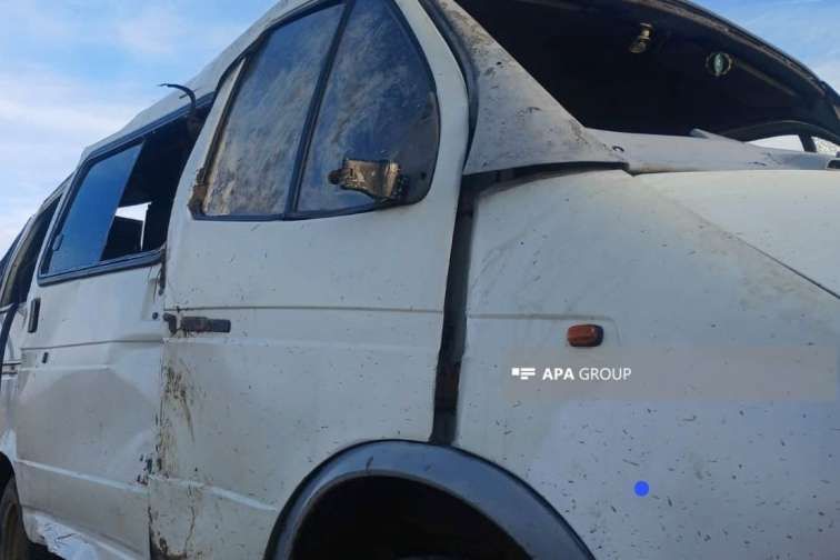 Samuxda fəhlələri daşıyan mikroavtobus aşdı -  Ölən və yaralananlar var