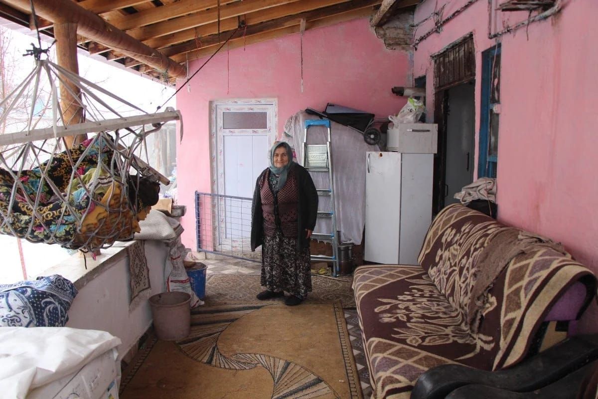 Qüsurlu üç oğluna baxan qadın "İlin anası" seçildi -  FOTO