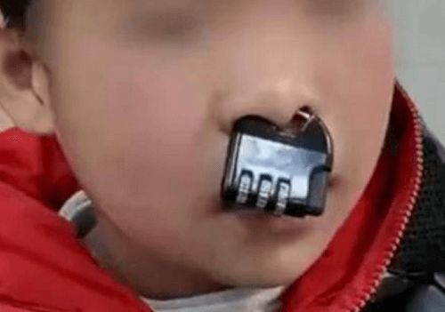 Uşağın burnunda asma qıfıl ilişdi 