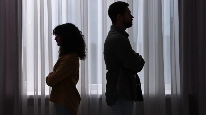 Səssiz evliliklər:  Bitməyən, lakin yaşanmayan münasibət