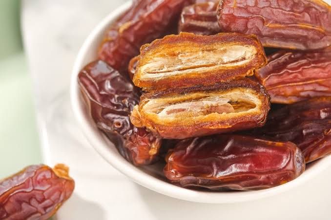 Xurma çiyidlərini atmayın! -   Qəhvə hazırlayıb için