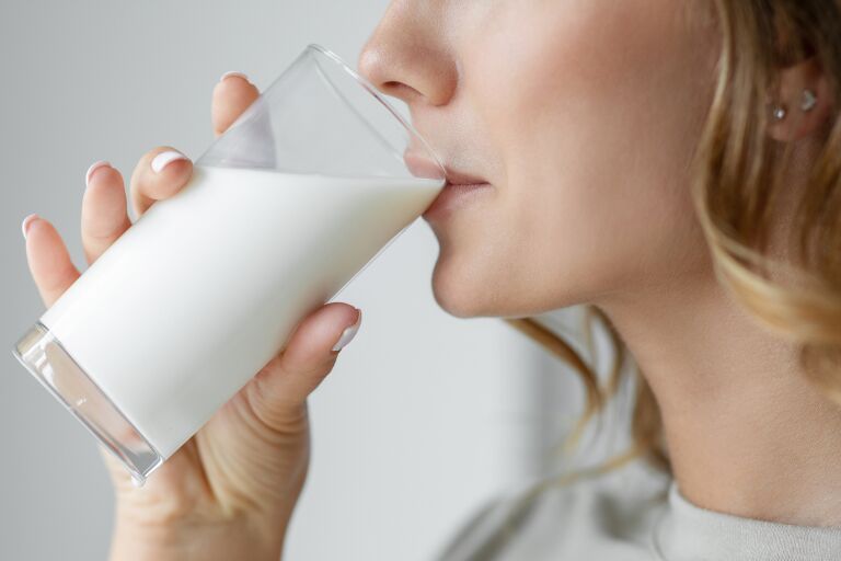 Qrip və qızdırma zamanı süd içmək faydalıdır? 