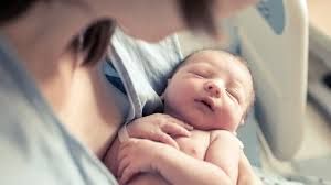Azərbaycanda uşaq doğumu 