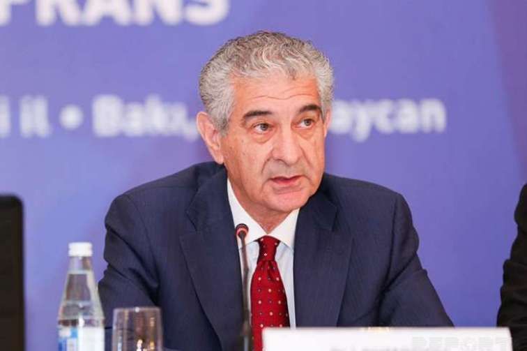 Əli Əhmədovun oğlu özəl klinikasındakı vəzifəsindən getdi 