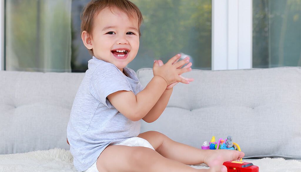 1 yaşlı uşaq nələri  bacarmalıdır?