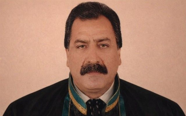 Tanınmış vəkil vəfat etdi 