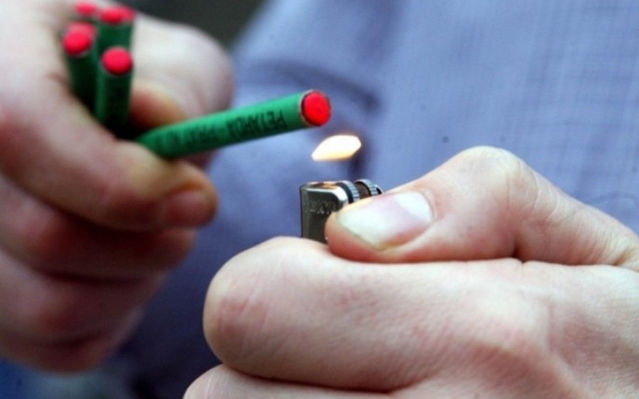 Uşağın əlində pirotexniki vasitə partladı -  Barmağı amputasiya edildi