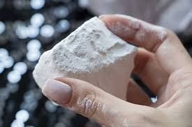 Təbaşir, boya, karton, benzin yemək istəyənlərdə  - nə çatışmır?