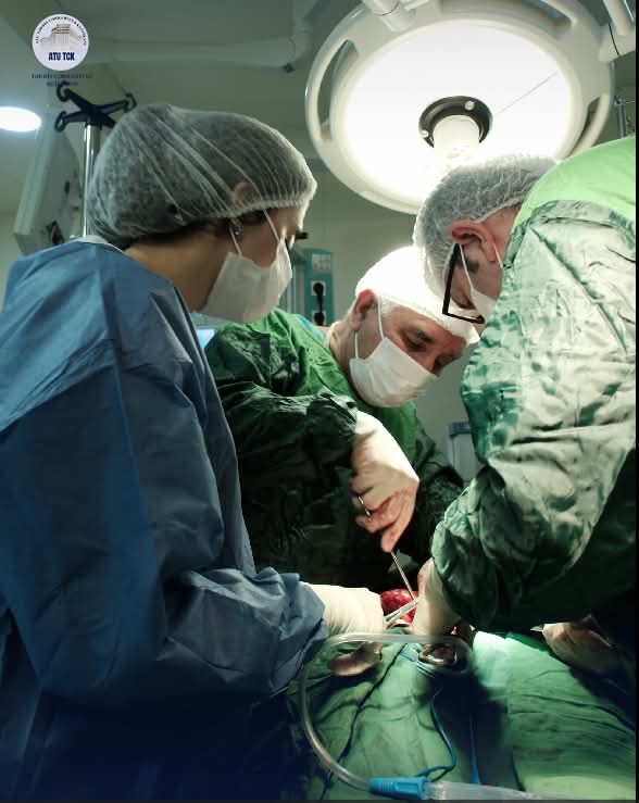 Tədris Cərrahiyyə Klinikasında nadir əməliyyat uğurla icra olundu -  FOTO