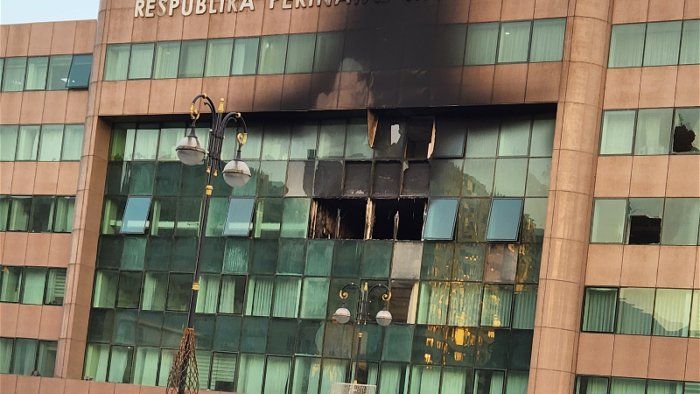  Yeddi körpənin öldüyü  yanğının məsuliyyəti TƏBİB-dədir  - Keçmiş direktor