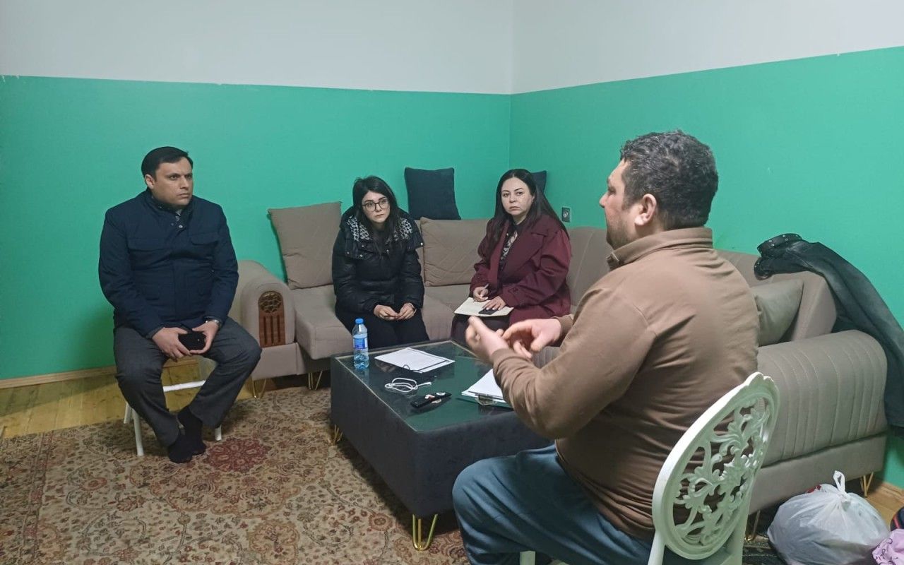 Övladının dəfnində "TikTok"da canlı yayım açan ailə nəzarətə götürüldü 