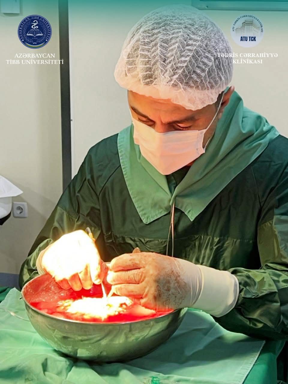 18 yaşlı xəstəyə anasından uğurlu böyrək transplantasiyası həyata keçirildi -  FOTO