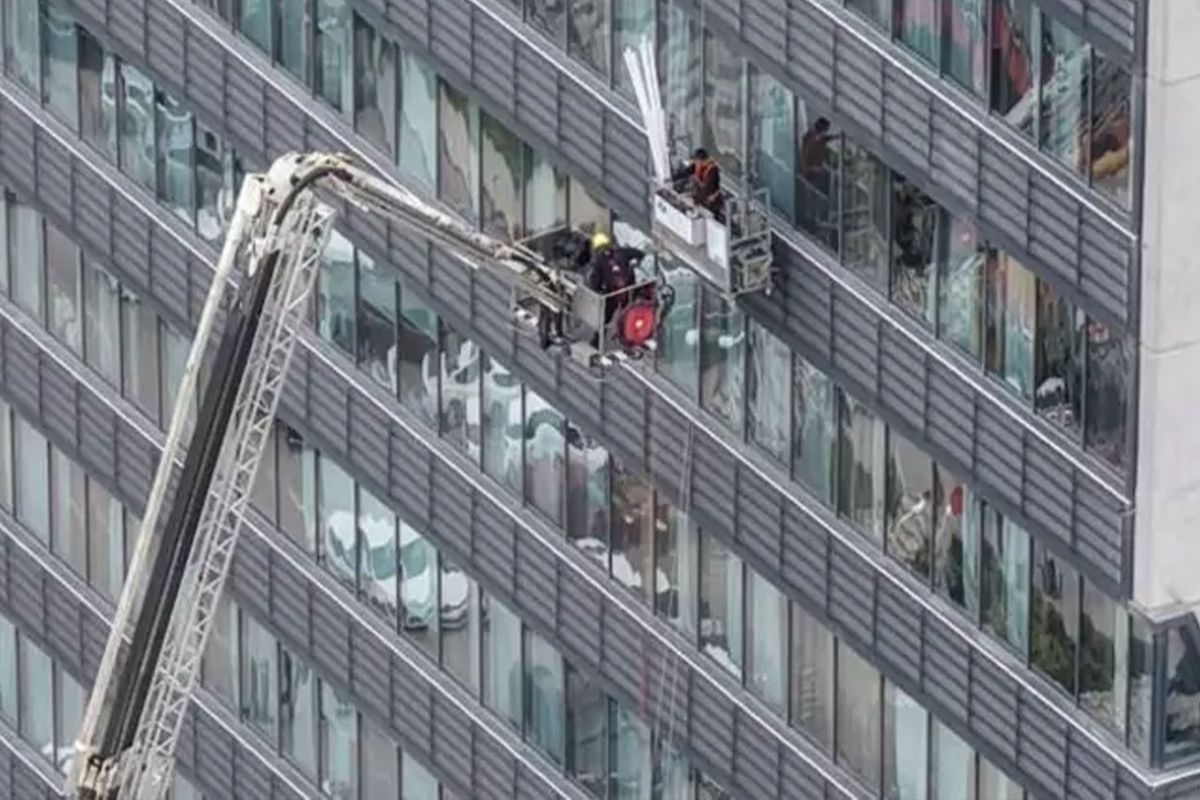 22 mərtəbəli xəstəxanada ölüm-dirim mübarizəsi -   İşçilər belə xilas edildi 