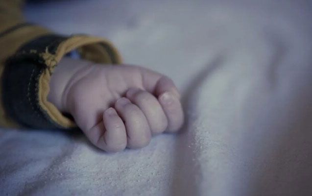 Boğazında yemək qalan 1 yaşlı körpə öldü 