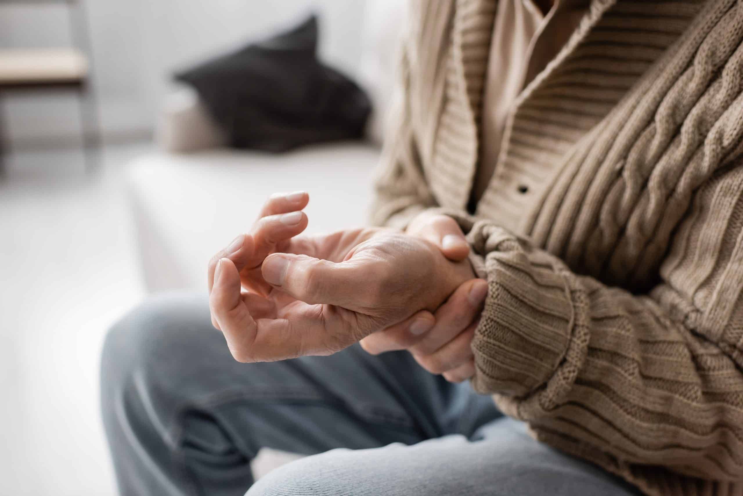 Parkinsonun görünməyən tərəfi -  Problem titrəmədən daha dərindir... - VİDEO                            