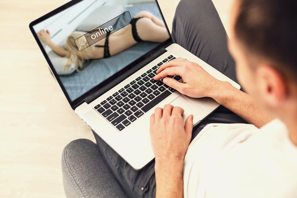 Pornoya baxan kişilərdə cinsi zəiflik olur 