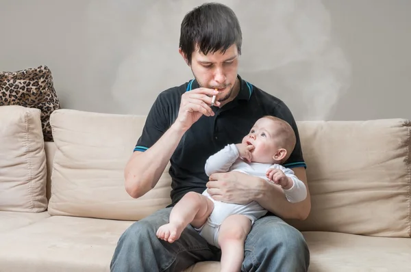 Siqaret çəkən kişilərin oğullarında    -  sperm sayı az olur
