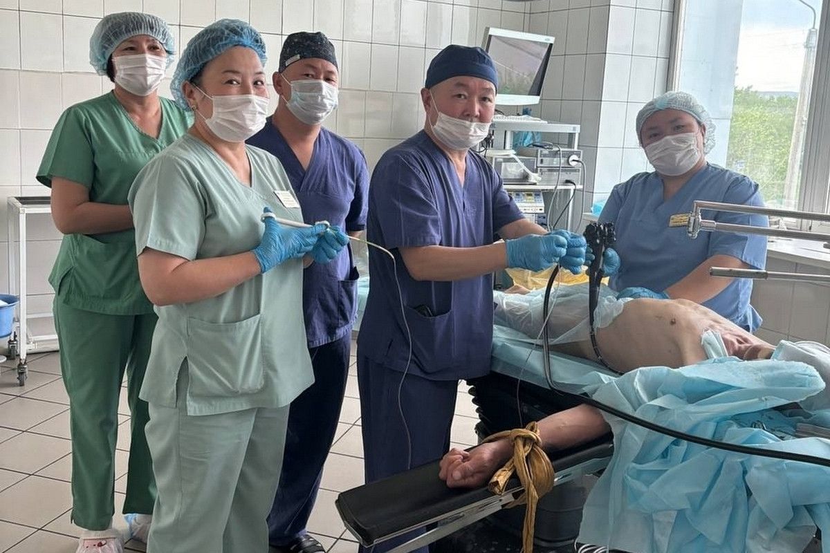 Kişinin mədəsindən qapı petləsi    çıxarıldı