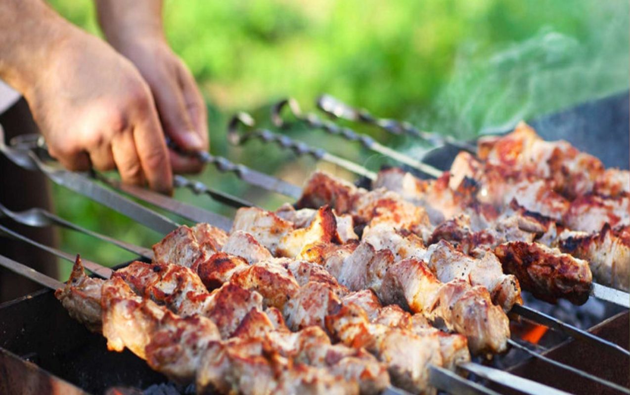 Bayram günü kabab bişirmək istədilər -  Başlarına iş gəldi