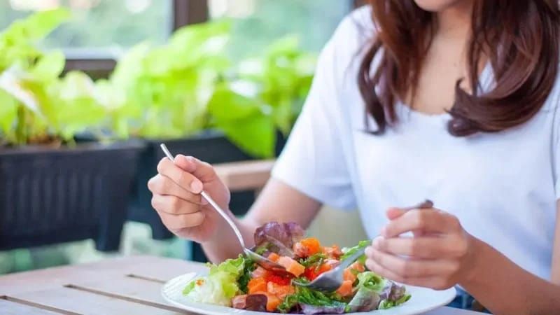  Ekspert izah edir:  Bu qidalar bədən qoxusuna səbəb olur 