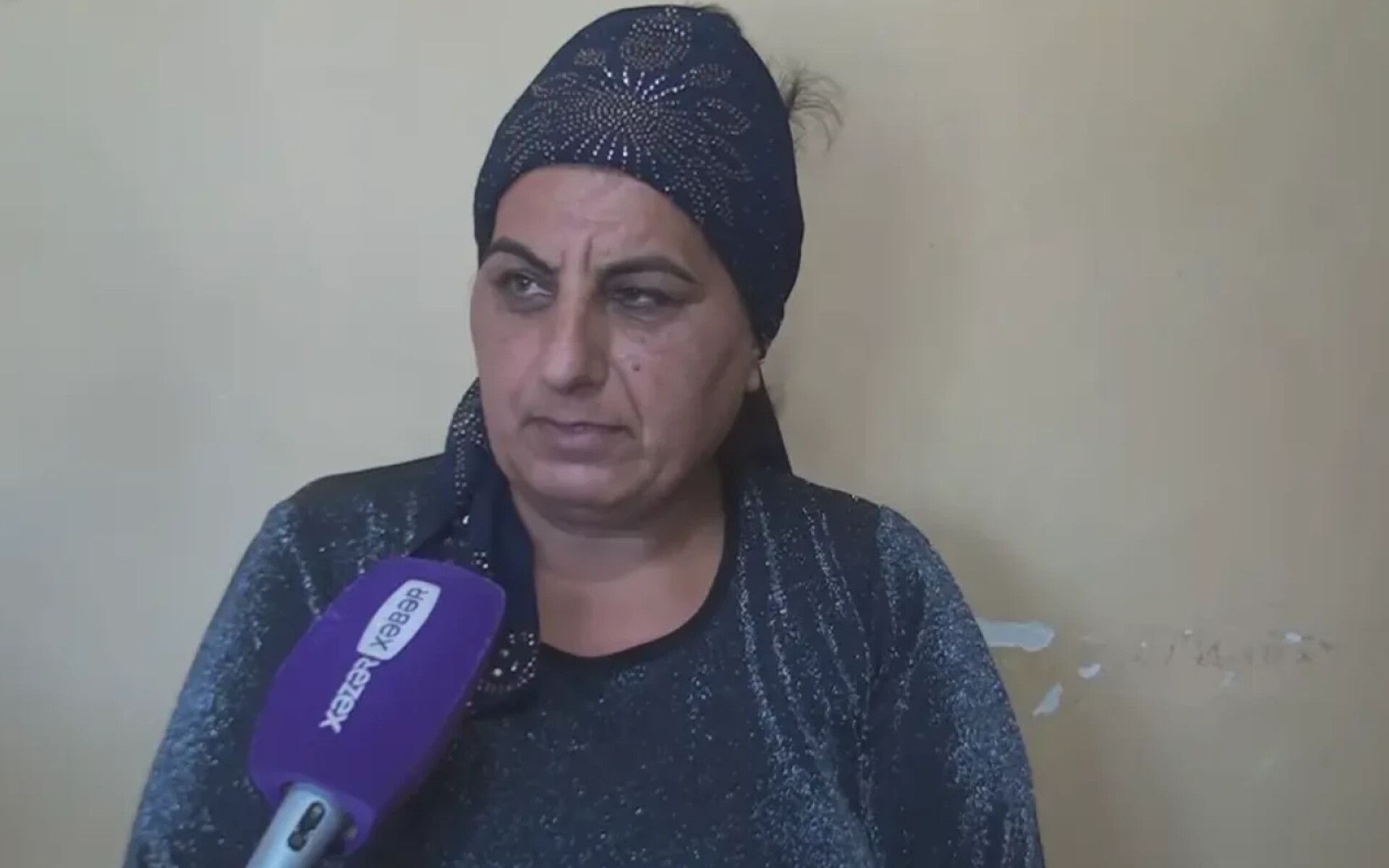 52 yaşlı qadın əlillik müavinətinin dayandırılmasından şikayətçidir -  VİDEO