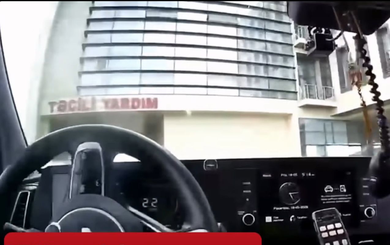 Halı pisləşən sürücünü YPX əməkdaşları xəstəxanaya çatdırdı -  VİDEO