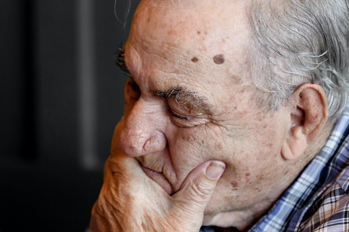 Parkinson xəstəliyinin 10 il əvvəldən   görünən əlaməti