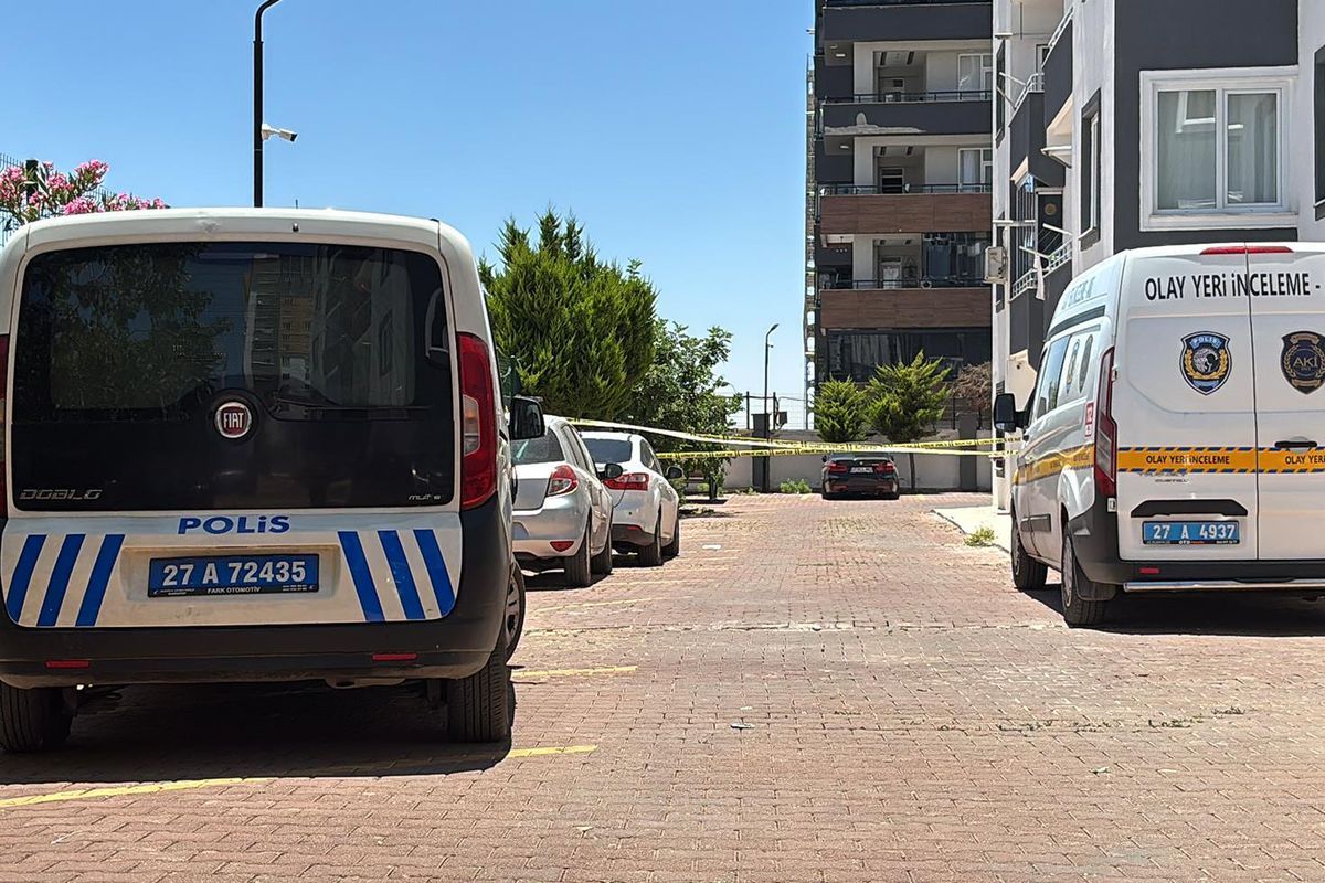 4 yaşlı oğlunu qucağına alıb  8-ci mərtəbədən atladı