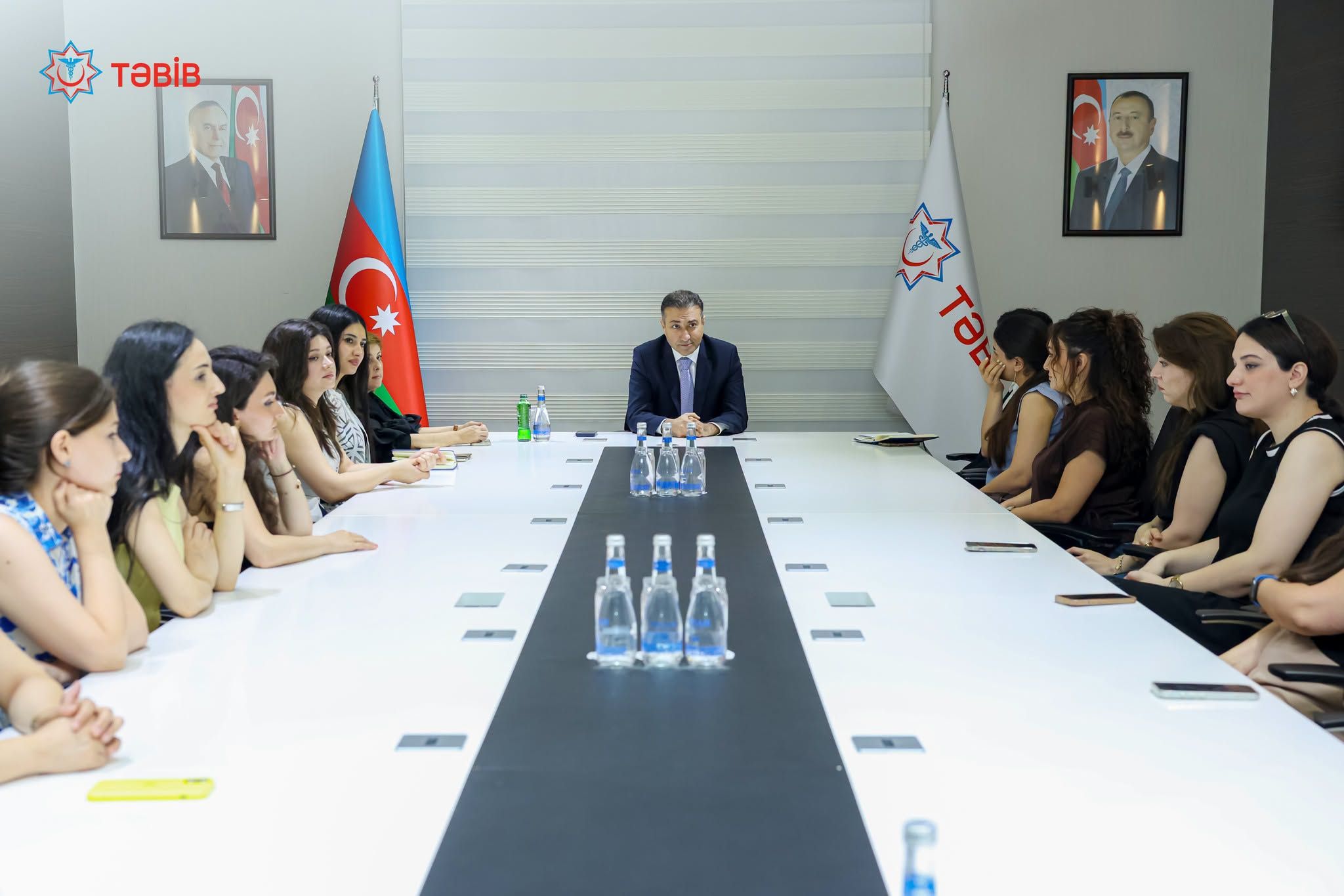 TƏBİB direktoru rezisdentlərlə görüşdü 
