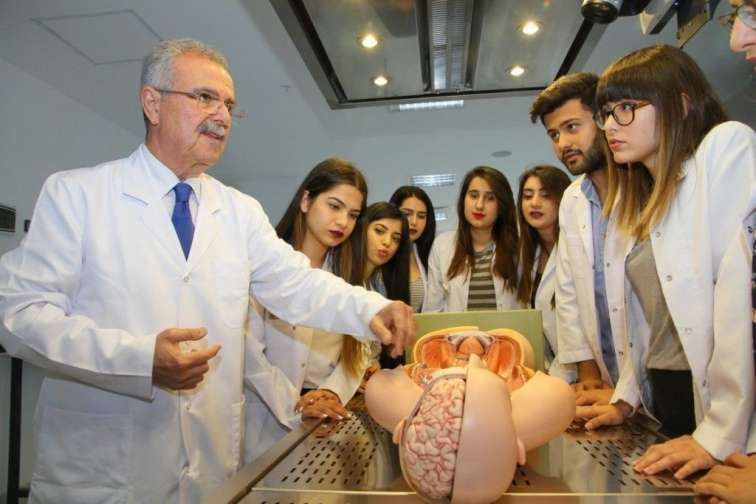 Türkiyədə çalışan azərbaycanlı həkimlərə ZƏRBƏ –  Pulları KƏSİLİR