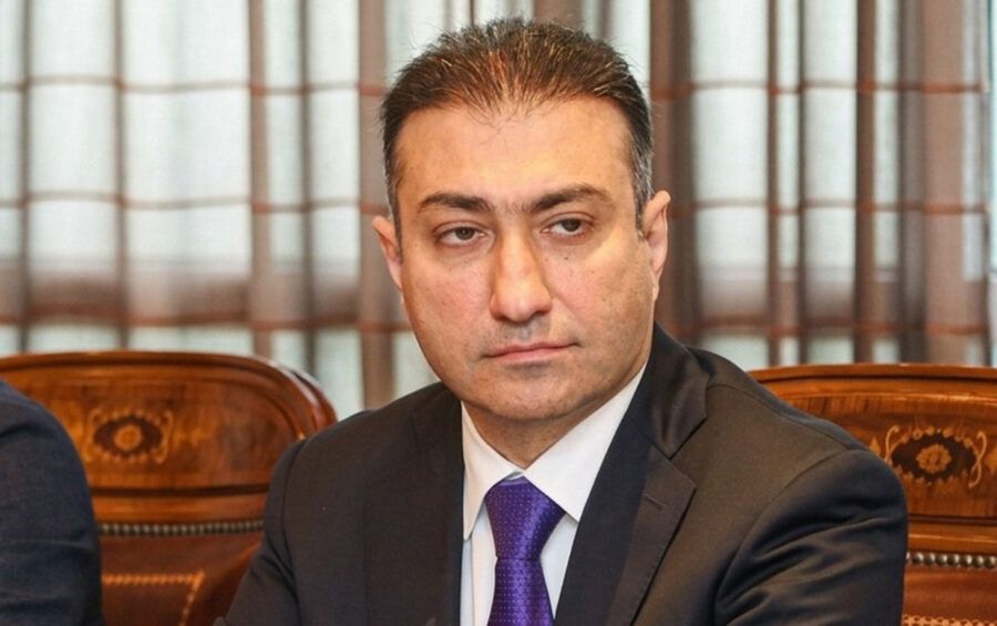 Anar Bayramov daha bir həkimi  işdən çıxardı
