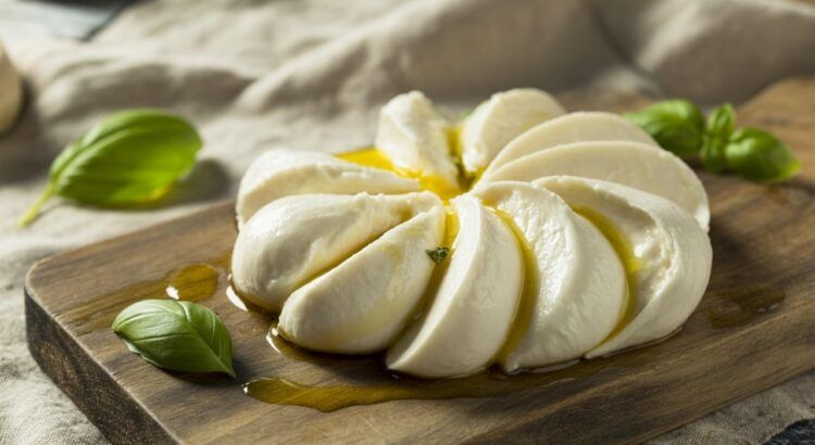 Mozzarellanı daha dadlı etmək üçün sadə üsul 